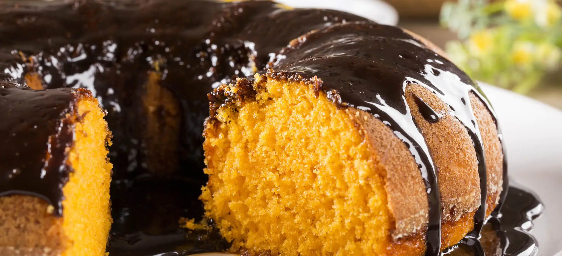 Bolo de Cenoura com Chocolate e Cocinero Azeite Extra Virgem.