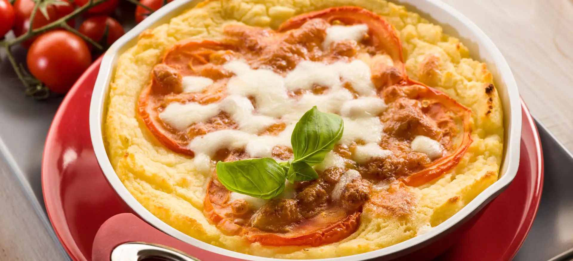 Polenta com refogado de espinafres e tomatinhos tostados